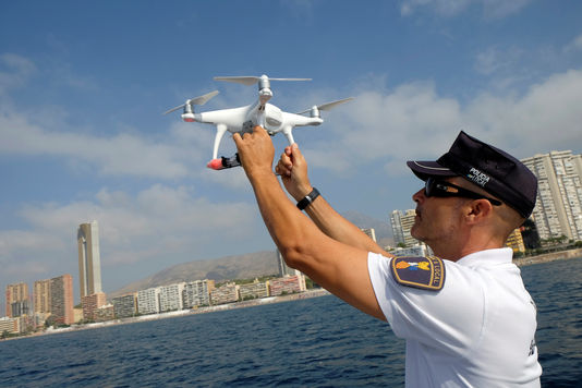 Avec une immatriculation électronique, il ne sera plus nécessaire d’immobiliser un drone pour en connaître le propriétaire.