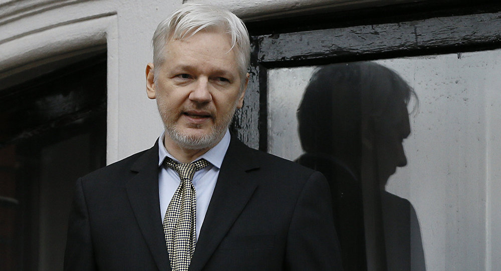 Assange a tenté de prévenir Clinton d’une cyberattaque imminente